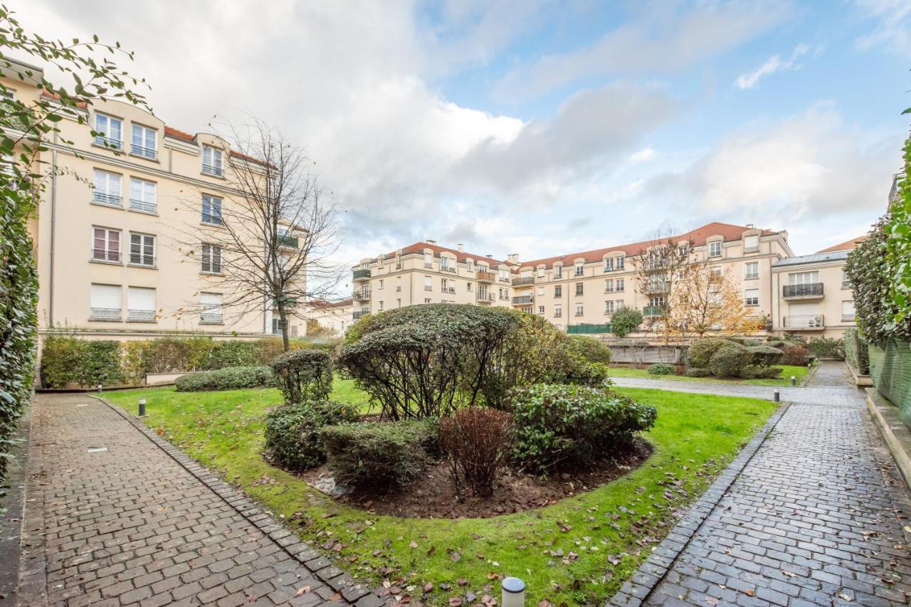 Luxe Flat For 7 - Fairytale Factory Bussy-Saint-Georges Exterior foto